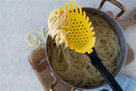 This Dual Spoon Ladle Puts Your Other Kitchen Utensils to Shame