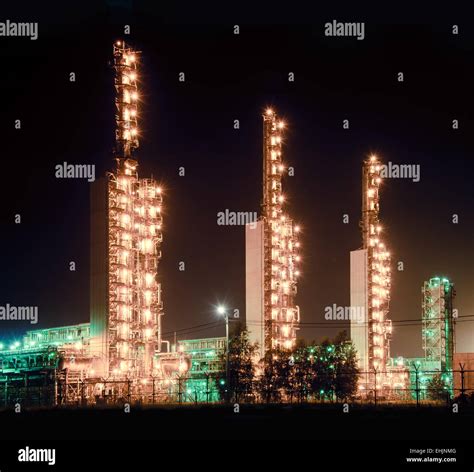 Grangemouth refinery at night Stock Photo - Alamy