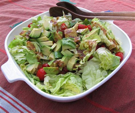 Lettuce Facts, Health Benefits and Nutritional Value