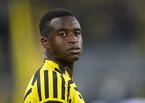 Dortmund tells young talent Moukoko to decide on future | AP News