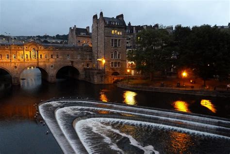 Pulteney Bridge and the Weir at night © Rob Farrow :: Geograph Britain ...