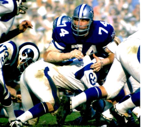 All-Pro and Hall of Fame defensive tackle Bob Lilly battles against the Los Angeles Rams at the ...