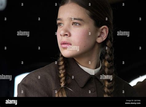 HAILEE STEINFELD, TRUE GRIT, 2010 Stock Photo - Alamy