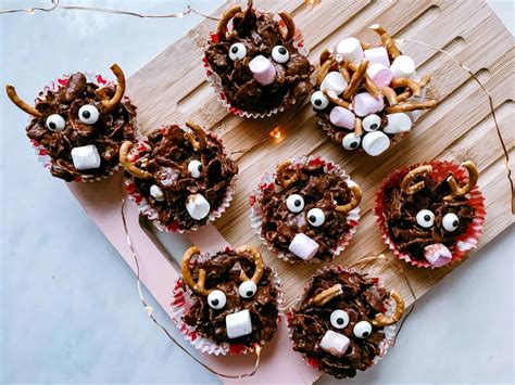 Easy No-Bake Reindeer Faces Chocolate Cornflake Cakes - pinkscharming