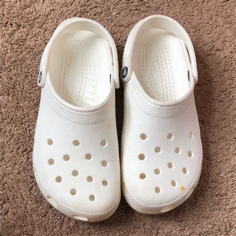 White crocs | White crocs, Crocs shoes, Cute shoes