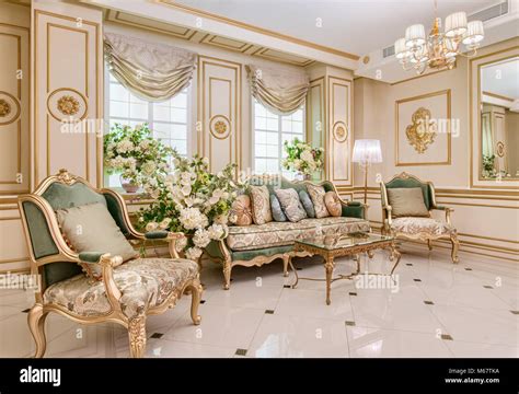 Classic living room decor hi-res stock photography and images - Alamy