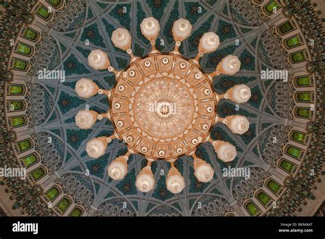 Largest chandelier hi-res stock photography and images - Alamy