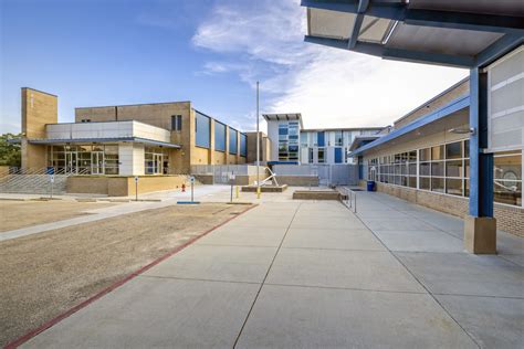 Mandeville High School Classroom Building and Gymnasium Addition - Holly & Smith
