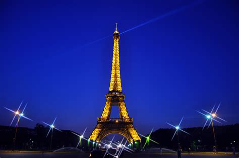 Eiffel Tower At Night Wallpaper - WallpaperSafari