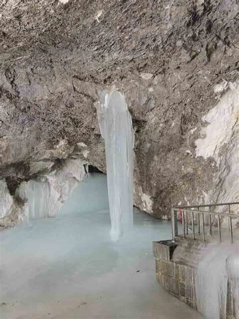 Devotees claim of visiting Amarnath cave before official Yatra begins, share pictures | Catch News