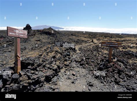 Hiking trail to the summit of the Mauna Loa volcano, Big Island, Hawaii, USA Stock Photo - Alamy