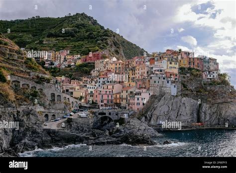 Classic View of Manarola, Cinque Terre, Italy - Colorful Houses in a Dramatic Cliff Rock ...