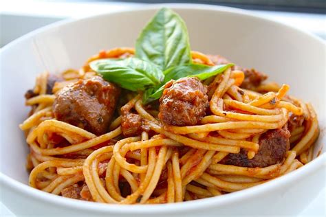 Spaghetti with Sausage and Basil | The Hungry Hutch