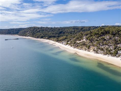 Kingfisher Bay Resort Fraser Island - Byron Visitor Centre