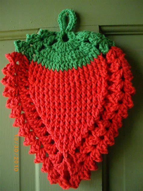 Ravelry: Strawberry Potholder pattern by Kay Meadors | Crochet ...