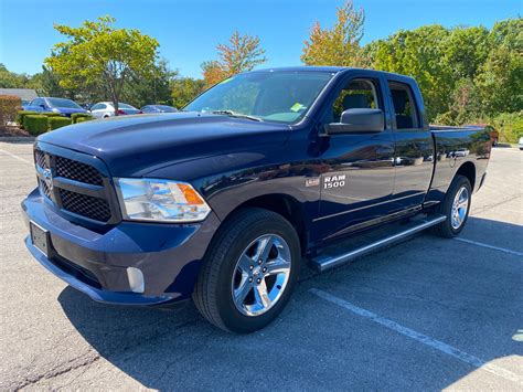 Pre-Owned 2017 Ram 1500 Express 4×4 Quad Cab 6’4 Box 4WD Crew Cab Pickup