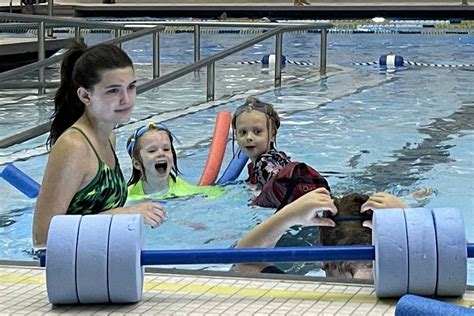 Free swim lessons part of larger Michigan effort to reduce drownings | Bridge Michigan