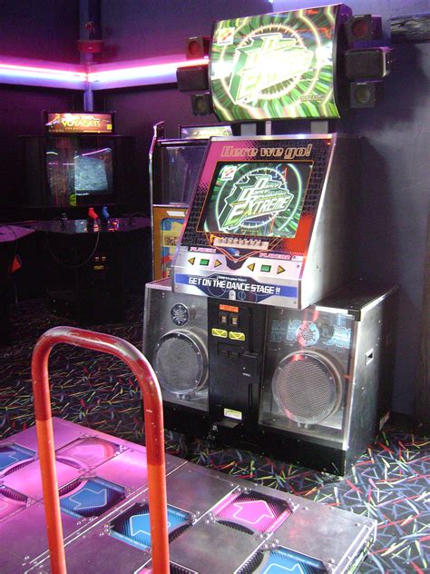 File:Dance Dance Revolution Extreme arcade machine.png - Wikimedia Commons