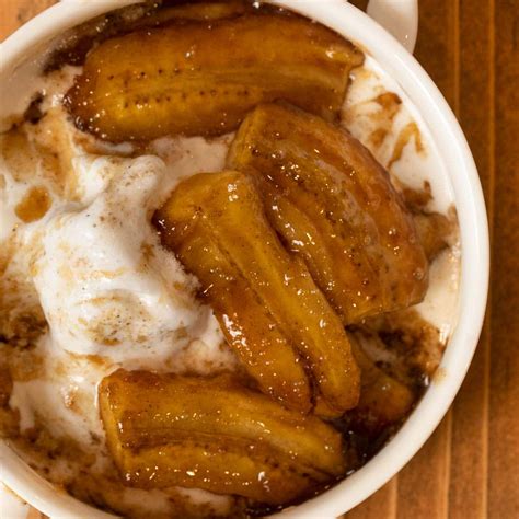 Perfect Classic Bananas Foster Recipe (w/ Brown Sugar Rum Sauce)