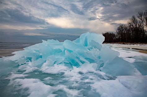 Cool blue ice piles up along Saginaw Bay - mlive.com