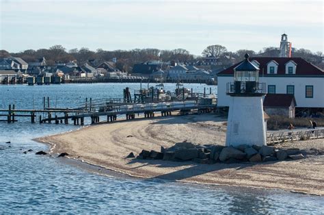 The rich flee to Nantucket homes despite lack of doctors, hospitals