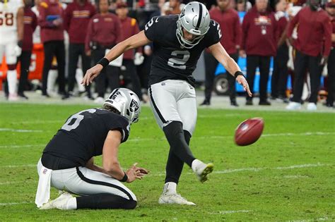 Daniel Carlson, Raiders agree on $18.4 million contract - al.com