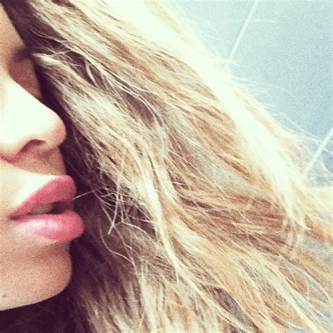 Beyoncé’s Brighter Blonde Hair Color and Pink Lipstick on Instagram | Vogue