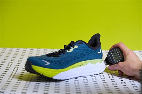 Cut in half: Hoka Arahi 6 Review | RunRepeat