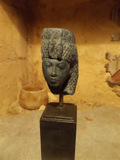 Egyptian statue / sculpture - Queen Tiye - 18th dynasty - Akhenaten's mother / Tut's Grandma