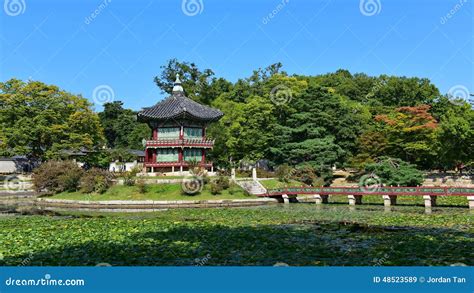 Hyang-Won-Jung Pavilion In The Grounds Of Gyeongbokgung Palace In Seoul Editorial Photo ...