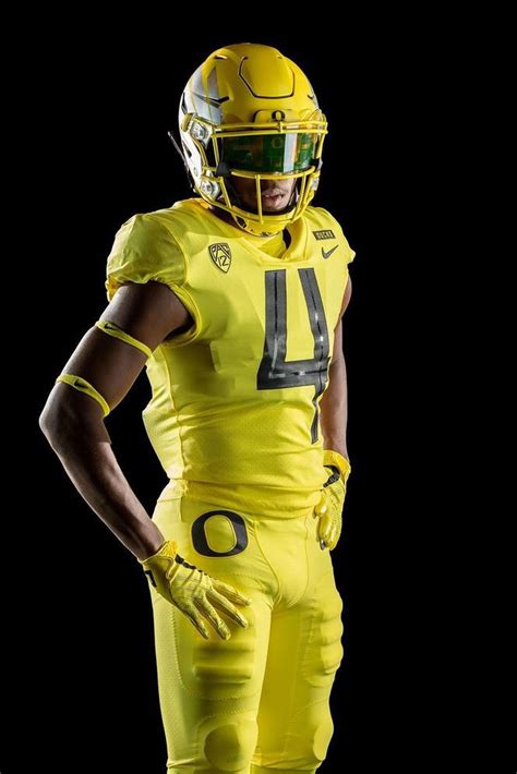 Oregon Ducks unveil new 2018 football uniforms (PHOTOS) - oregonlive.com