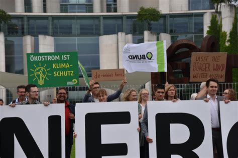 Protests against renewables law / E.ON spin-off to receive loans ...