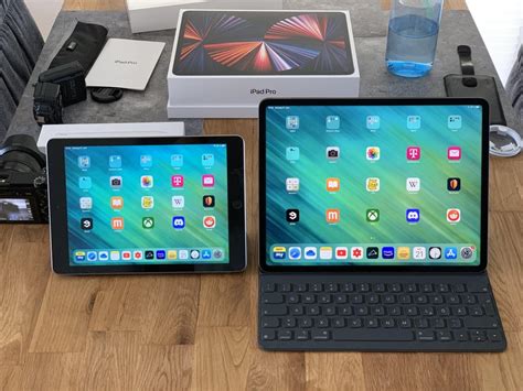 Size comparison between iPad 2017 and iPad Pro 2021 (4 photos). Double the weight but way more ...