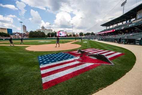 Celebrity Softball Game returns to Victory Field to combat cancer ...