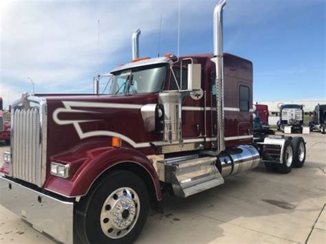 Kenworth W900L: Prices, Specs, and Trends