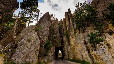 The Needles Eye Tunnel in Black Hills mountains, Highway 87, South Dakota, USA | Windows 10 ...