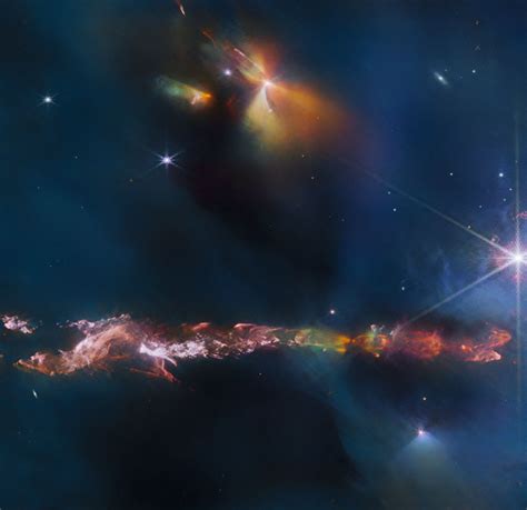 James Webb Space Telescope spies a newborn star in its cosmic crib ...