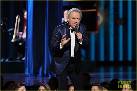 Billy Crystal Gets Tony Awards 2022 Audience to Scat Yiddish with Him ...