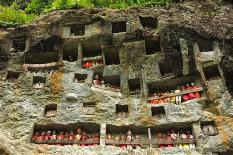 The Peculiar Burial Rites of Tana Toraja | Amusing Planet