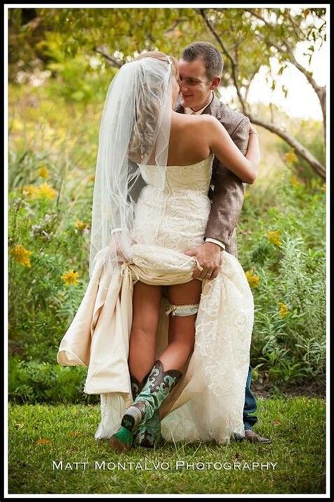 That's a good pic for just the husband and wife to share | Wedding poses, Wedding photos ...