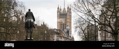 Statue and Parliament building Westminster London Stock Photo - Alamy