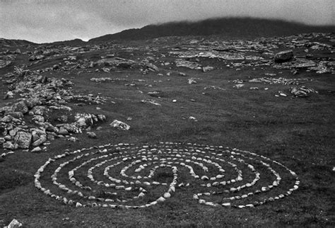 Richard Long: land art installation photos | Richard long, Arte de la tierra, Laberintos