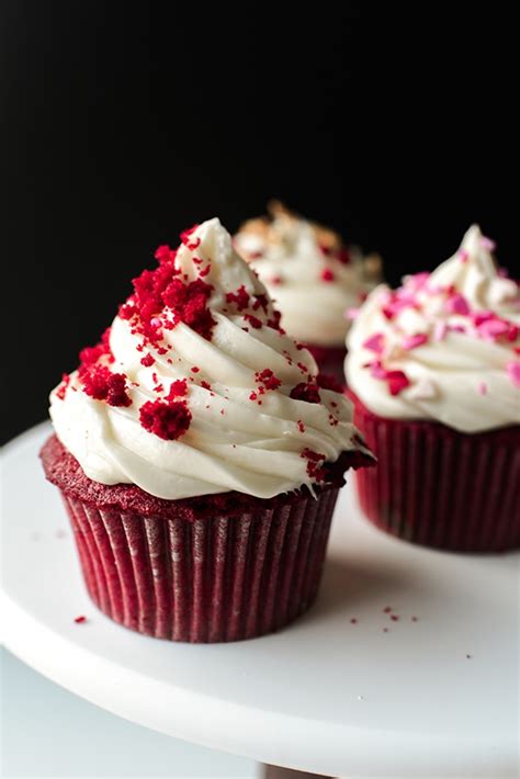 Red Velvet Cupcakes With Cream Cheese Frosting - Let's Eat Cake