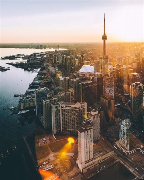 Must-Visit Toronto Tourist Attractions: Top 10 Picks