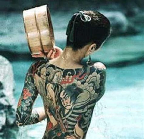 Yakuza woman's body portrait is full of tattoos, pretty but ...