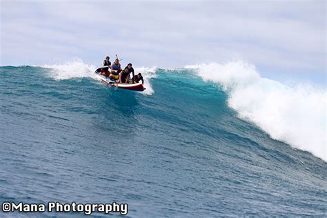 Supsquatch in Big Makaha Waves at Stand Up Paddle Surfing in Hawaii – StandUpPaddleSurf.net