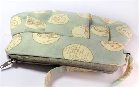 Behind Mytutorlist.com: New Pleated Pouch Design