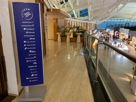 Review: Garuda Indonesia Business Class Lounge Bali (DPS) - Live and Let's Fly