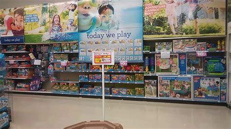 Toys R Us Liquidation Sale - Hiding that Game You Want - YouTube