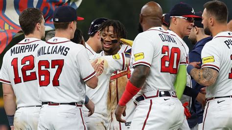 Ronald Acuña Jr. Makes MLB History With 40 Home Runs and 70 Stolen ...